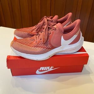 NIKE Women’s Zoom Winflo Running shoes. US size 8.5.